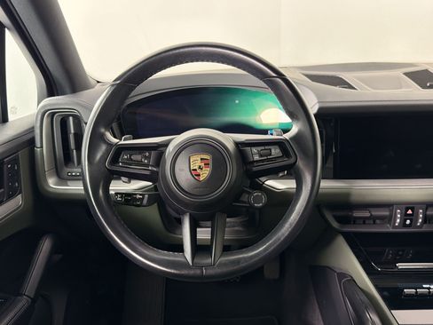 Certified 2024 Porsche Cayenne AWD/4WD image 11