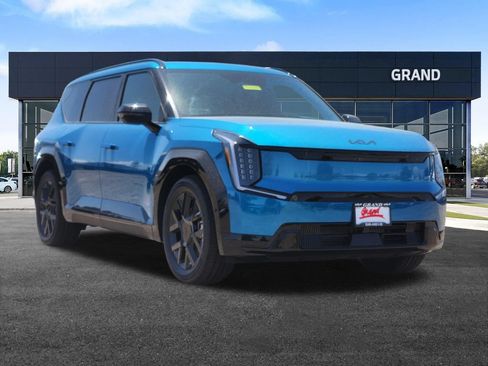 New 2026 Kia EV9 Land w/ Nightfall Edition Package AWD/4WD image 2