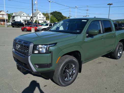 Used 2025 Nissan Frontier SV AWD/4WD image 2