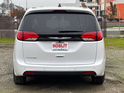 New 2026 Chrysler Voyager LX image 4