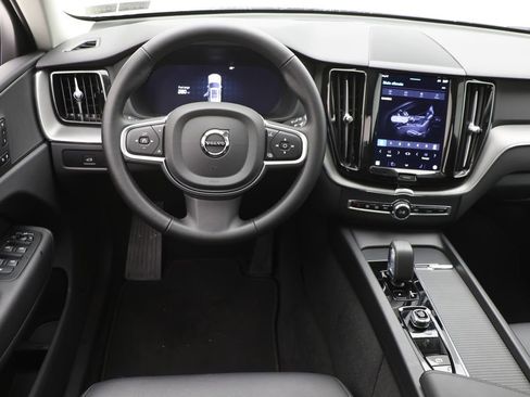 Used 2025 Volvo XC60 B5 Core AWD/4WD image 14