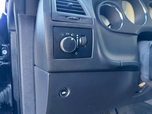 Used 2014 Dodge Challenger SXT image 18