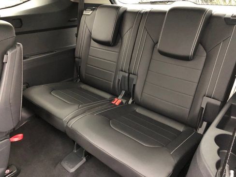 Used 2025 Volkswagen Atlas SEL image 37