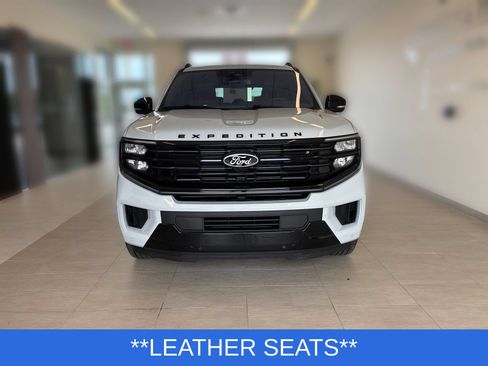 Certified 2025 Ford Expedition Platinum w/ Stealth Performance Package AWD/4WD image 8