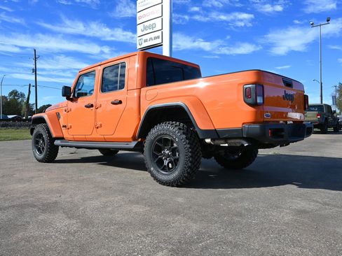 New 2025 Jeep Gladiator Sport image 2