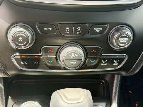 Used 2021 Jeep Cherokee Latitude Lux 80th Anniv w/ Quick Order Package 26U 80TH AWD/4WD image 23