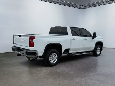 Used 2024 Chevrolet Silverado 2500 LT AWD/4WD image 3