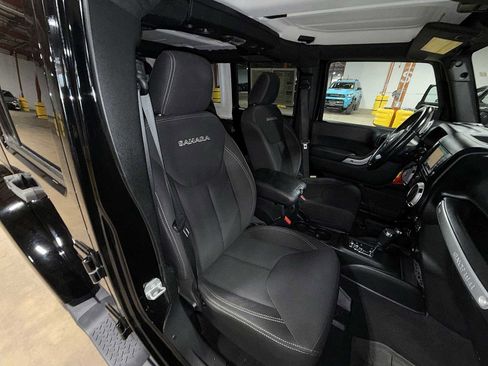 Used 2018 Jeep Wrangler Unlimited Sahara image 16