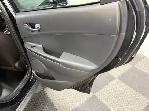 Used 2022 Hyundai Kona SEL AWD/4WD image 43