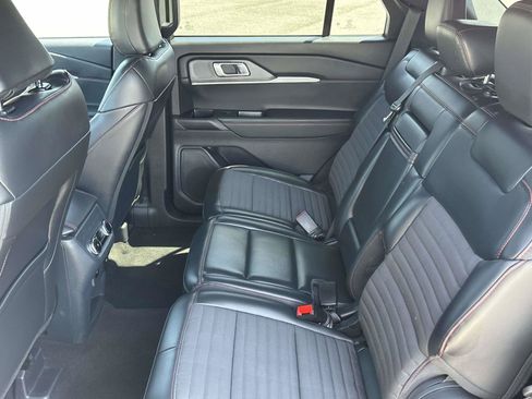 Used 2025 Ford Explorer ST-Line w/ ST-Line Street Pack AWD/4WD image 13