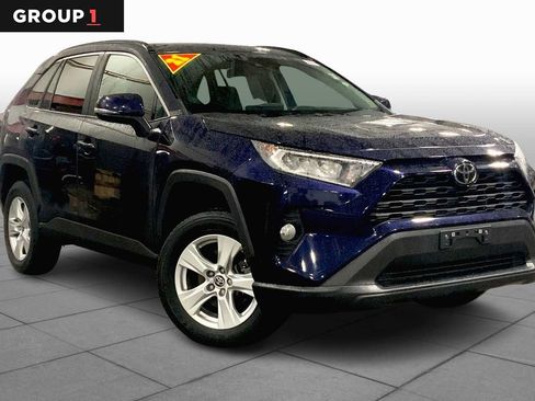 Used 2021 Toyota RAV4 XLE w/ Convenience Package AWD/4WD image 3
