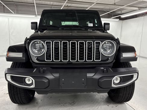 Used 2025 Jeep Wrangler Unlimited Sahara w/ Safety Group AWD/4WD image 5