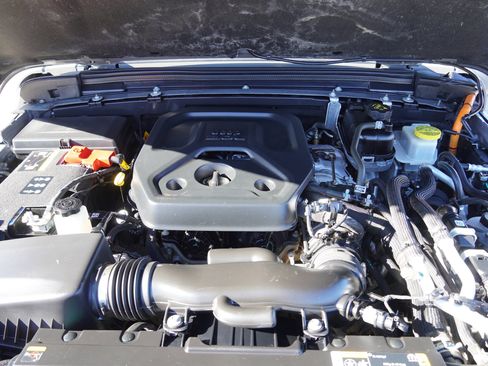 Used 2023 Jeep Wrangler Unlimited image 14