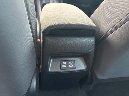 Used 2025 Toyota Corolla LE FWD image 21