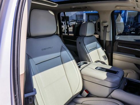 Used 2022 GMC Yukon XL Denali w/ Denali Ultimate Package image 20