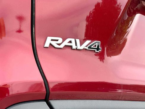 Used 2020 Toyota RAV4 XLE Premium FWD image 15