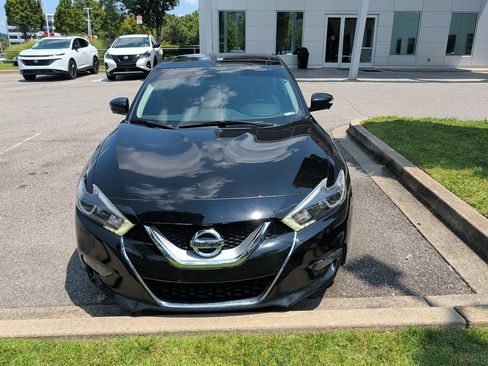 Used 2017 Nissan Maxima Platinum w/ Medallion Package FWD image 3