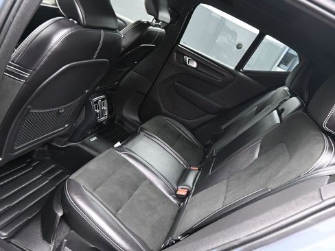 Used 2022 Volvo XC40 P8 Recharge Plus image 2