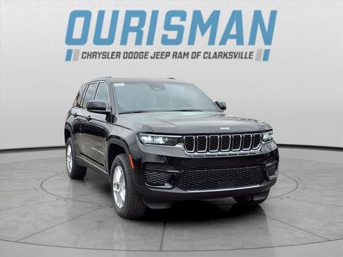 Used 2025 Jeep Grand Cherokee Laredo X w/ Luxury Tech Group I AWD/4WD image 1