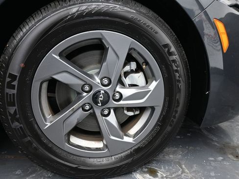 Used 2023 Kia K5 LXS image 11