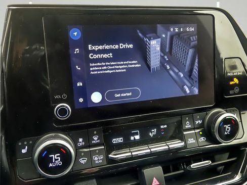 Used 2023 Toyota Highlander XLE image 19