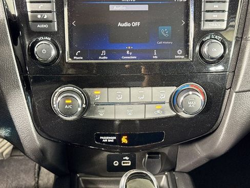 Used 2019 Nissan Rogue S AWD/4WD image 13