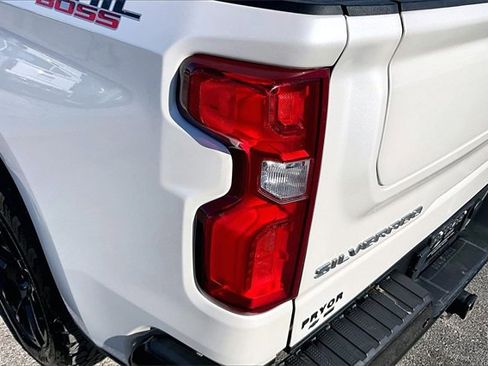 Used 2024 Chevrolet Silverado 1500 LT Trail Boss w/ LT Trail Boss Premium Package image 24