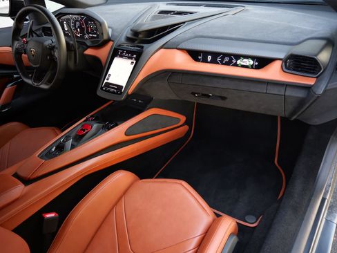 Used 2025 Lamborghini Revuelto AWD/4WD image 7