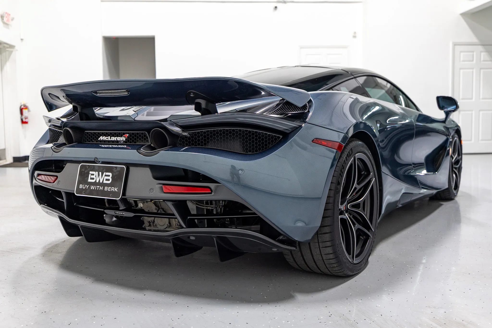 Used 2018 McLaren 720S Performance RWD image 26