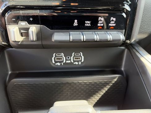 Used 2024 RAM 2500 Big Horn w/ Night Edition AWD/4WD image 25