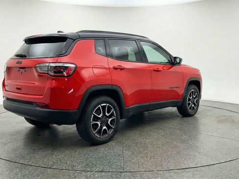 Used 2025 Jeep Compass Trailhawk image 9