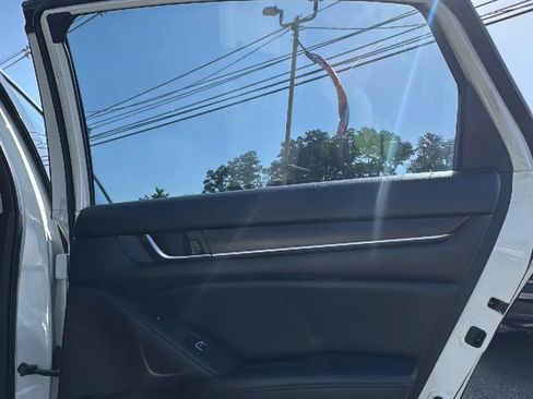 Used 2018 Honda Accord Touring image 20