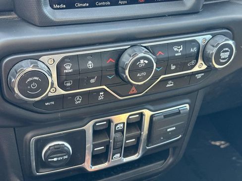 Used 2023 Jeep Wrangler Unlimited Sahara w/ Cold Weather Group AWD/4WD image 23