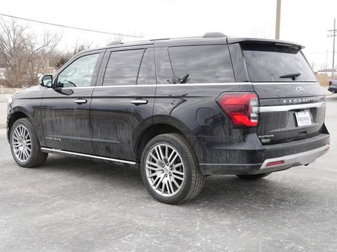 Used 2024 Ford Expedition Platinum image 3