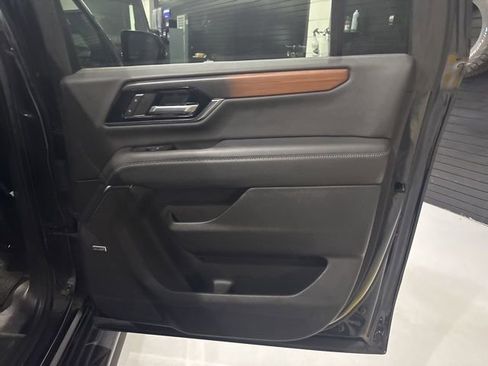 Used 2025 GMC Yukon XL Denali image 33