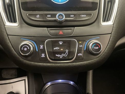 Used 2016 Chevrolet Malibu LT FWD image 12
