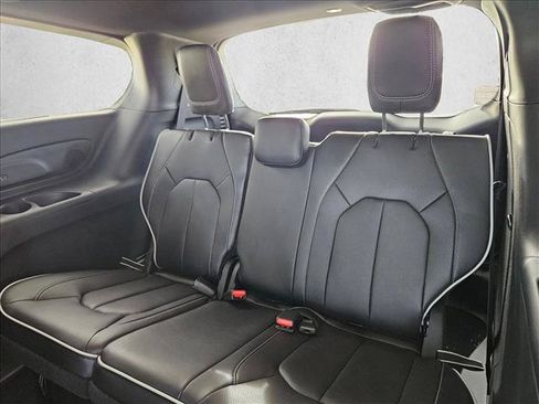New 2026 Chrysler Pacifica Limited FWD image 17