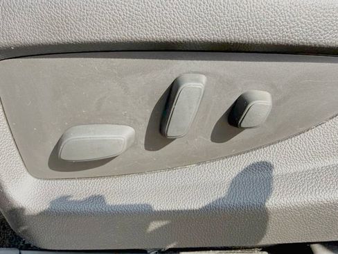 Used 2018 Chevrolet Suburban LT image 19