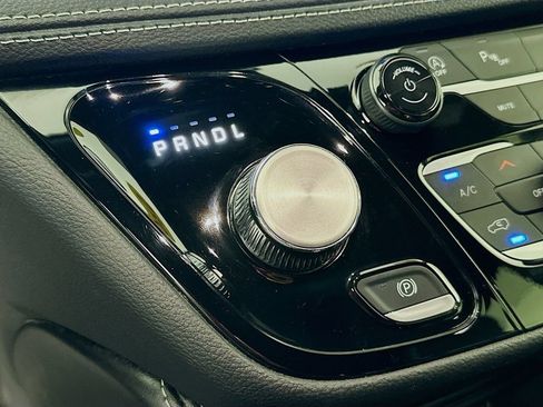 Used 2025 Chrysler Pacifica Limited FWD image 23