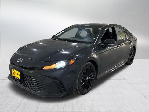 Certified 2025 Toyota Camry SE image 3