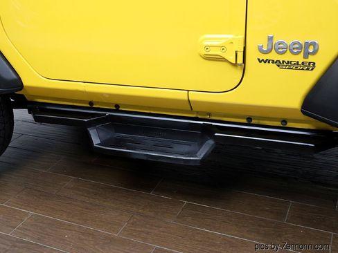 Used 2019 Jeep Wrangler Sport AWD/4WD image 8