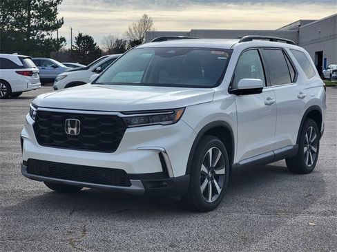 New 2025 Honda Pilot Touring image 2