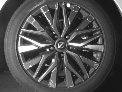 Used 2025 Nissan Altima 2.5 SV FWD image 15