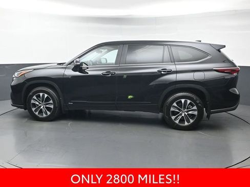 Certified 2026 Toyota Highlander XLE w/ Protection Package #3 (TMS) AWD/4WD image 4