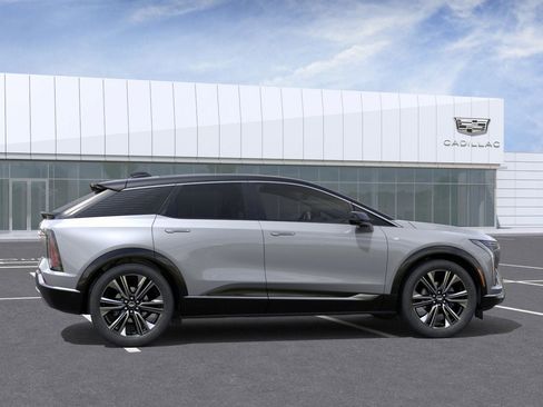 New 2026 Cadillac Optiq Luxury 2 image 5