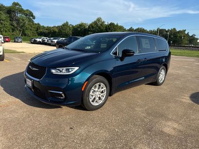 New 2025 Chrysler Pacifica Select