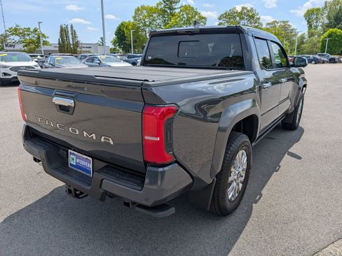 Used 2025 Toyota Tacoma Limited AWD/4WD image 5