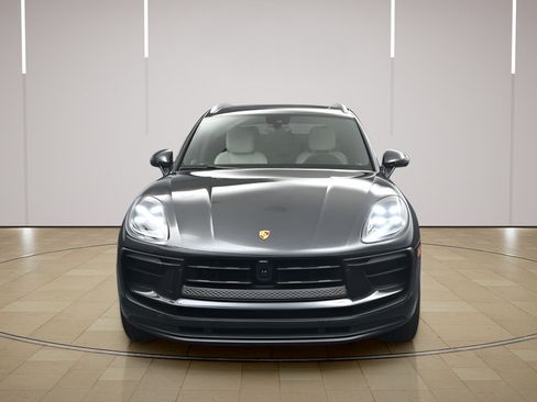 Certified 2024 Porsche Macan AWD/4WD image 27