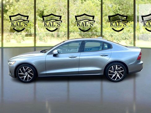 Used 2019 Volvo S60 T6 Momentum w/ Multimedia Package image 8