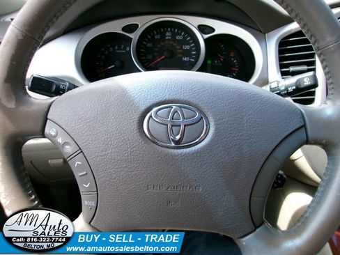Used 2006 Toyota Highlander 4WD V6 w/ 3rd Row image 10